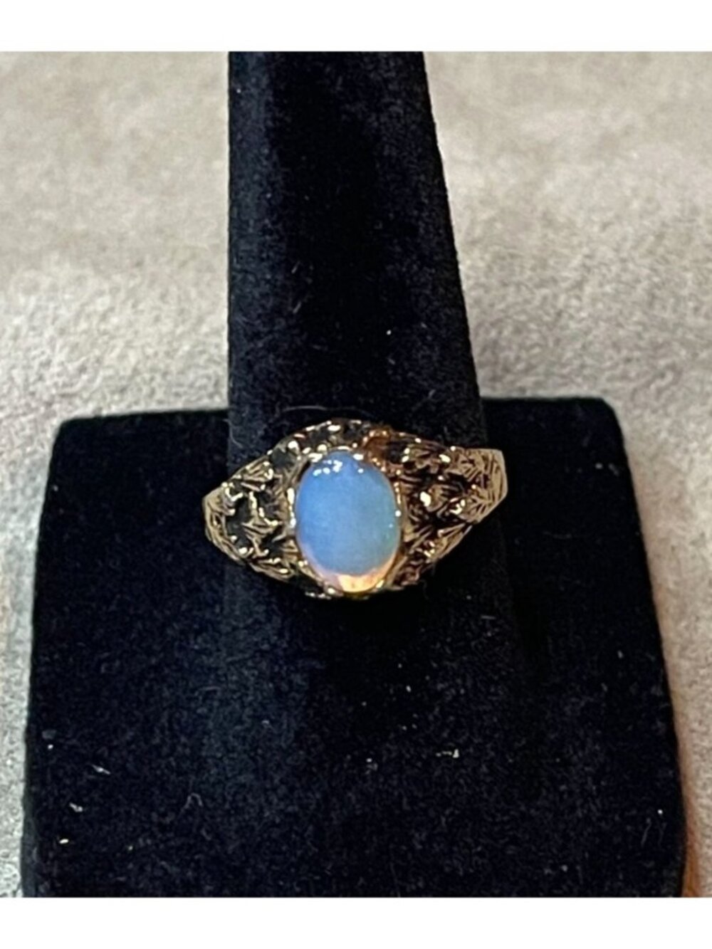 Vintage 70s Gold Tone Cabochon Faux Opal Cocktail Ring EDCO Size 6